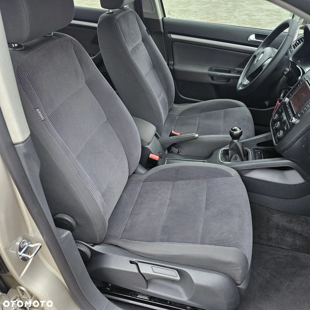 Volkswagen Jetta 1.9 TDI United - 25