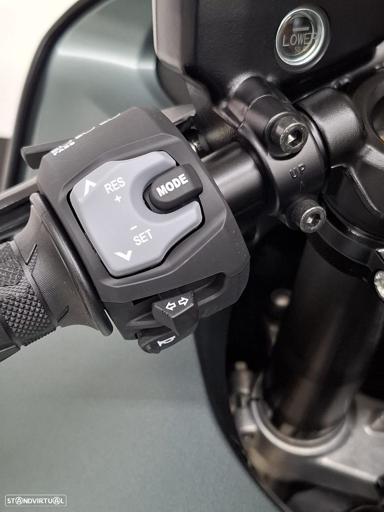 Suzuki Hayabusa GSX 1300R - 10