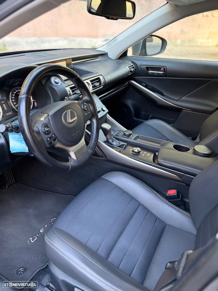 Lexus IS 300H Luxury - 10