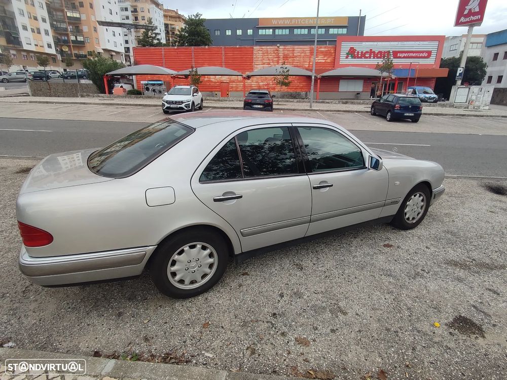 Mercedes-Benz E 250 TD Classic - 9