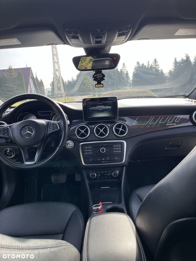 Mercedes-Benz CLA 250 4-Matic AMG Line - 11