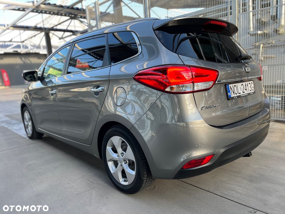 Kia Carens - 8