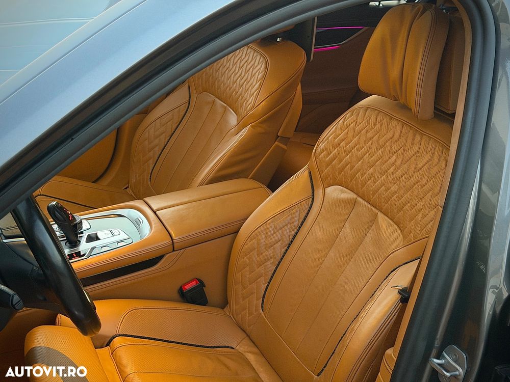 BMW Seria 7 740e iPerformance - 32