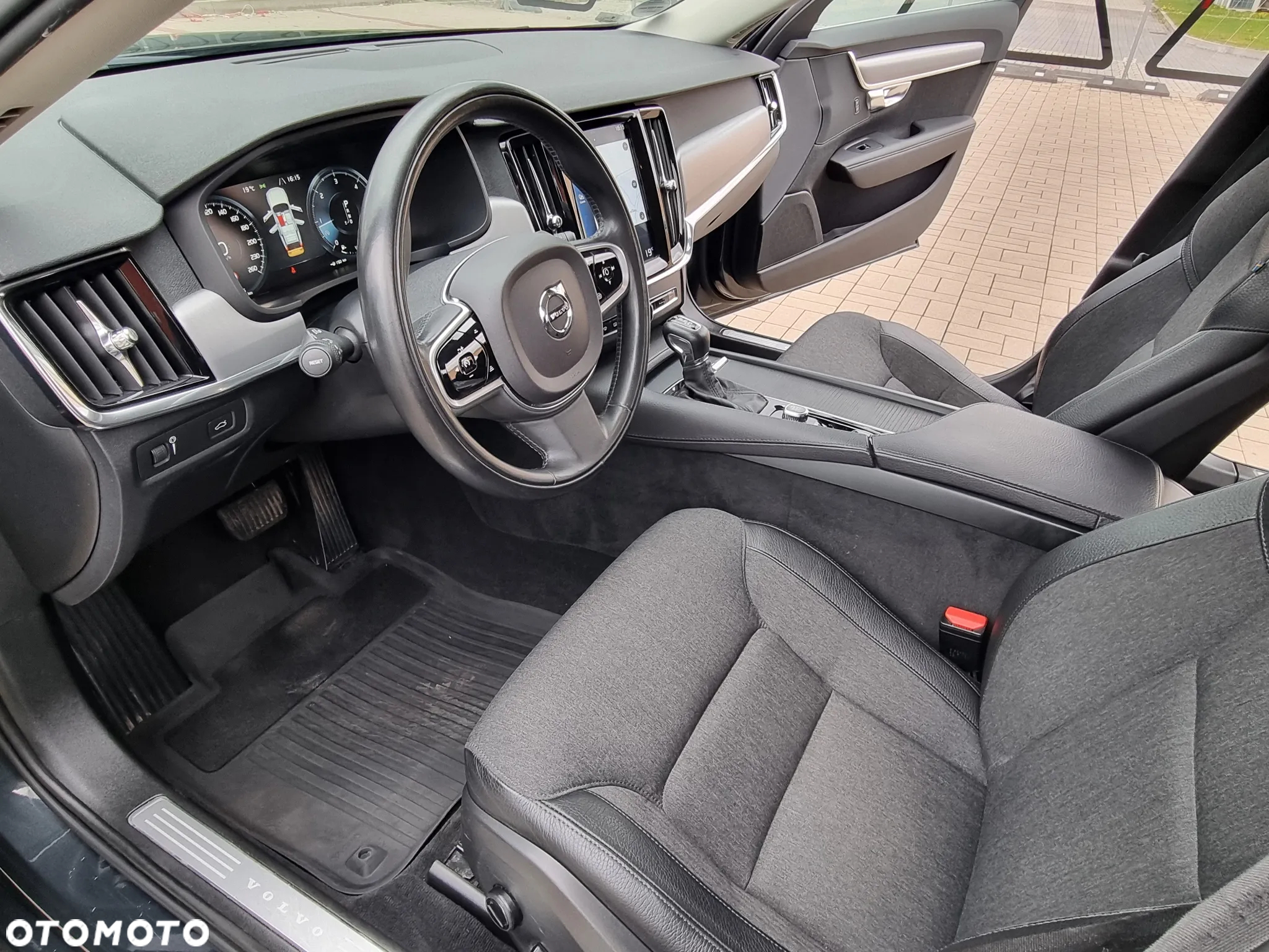 Volvo V90 D4 Geartronic Momentum Pro - 25