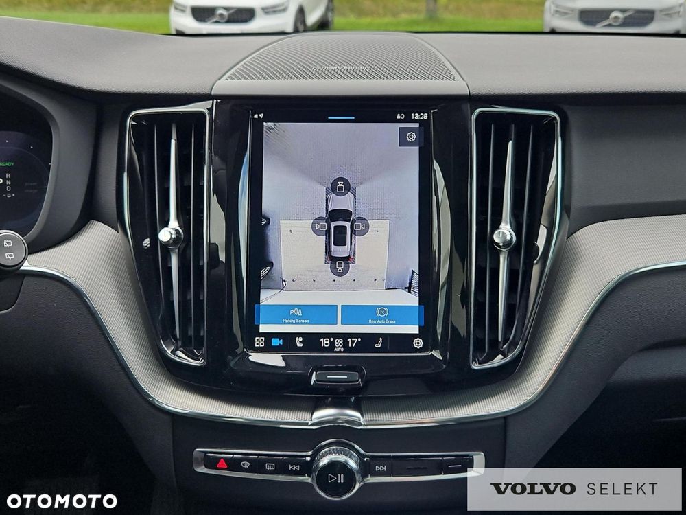 Volvo XC 60 T6 AWD Plug-in Hybrid Plus Dark - 16