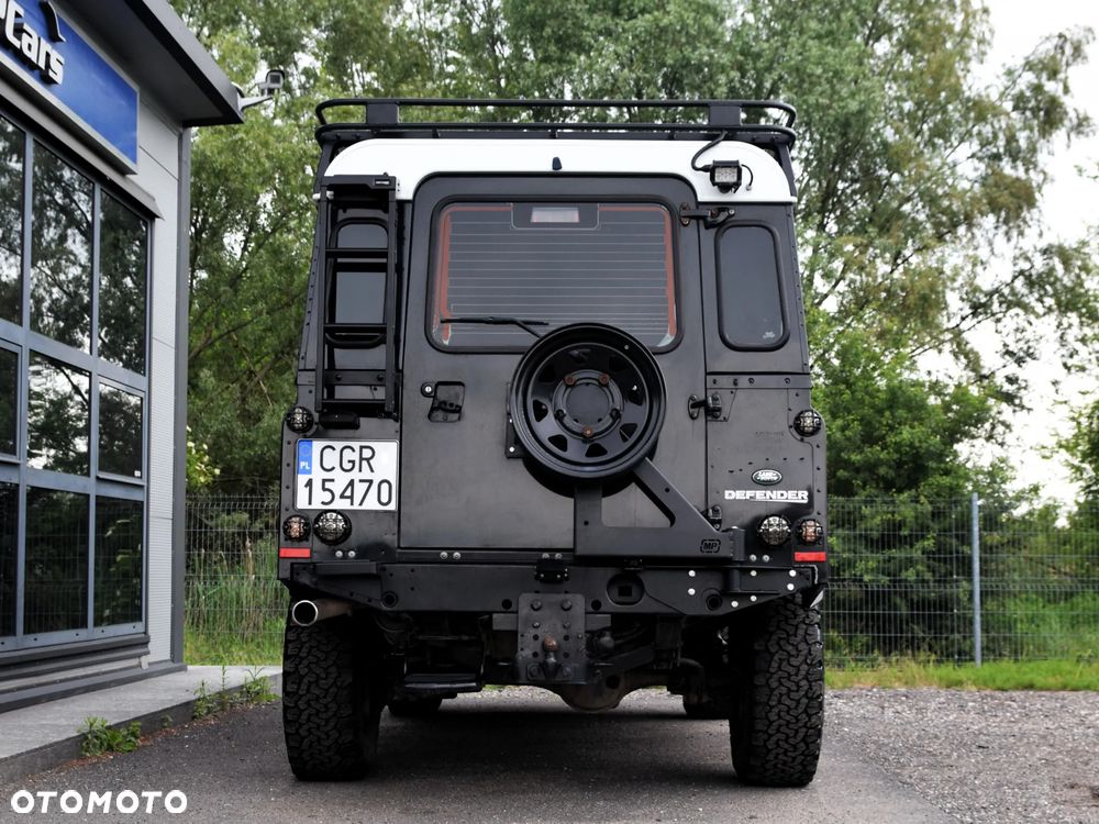 Land Rover Defender - 12