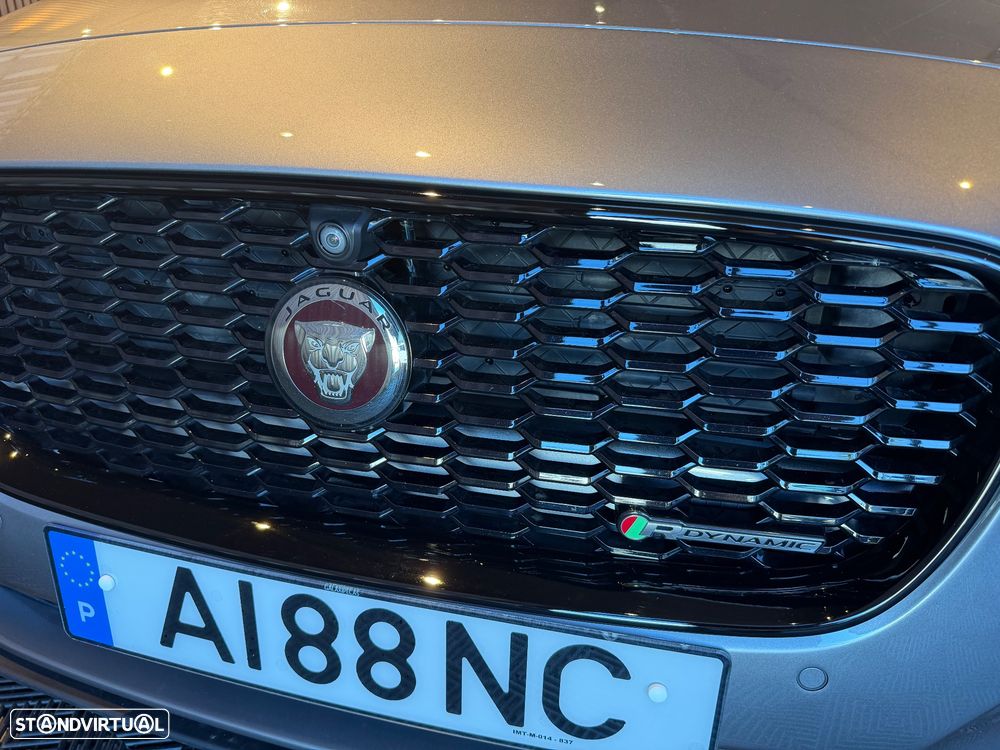 Jaguar XE 2.0 D200 R-Dynamic HSE - 10