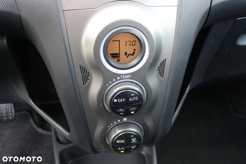 Toyota Yaris 1.33 VVT-i Executive - 29