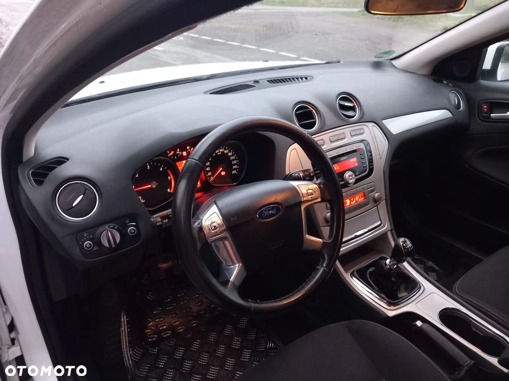 Ford Mondeo 2.0 TDCi Ambiente - 16