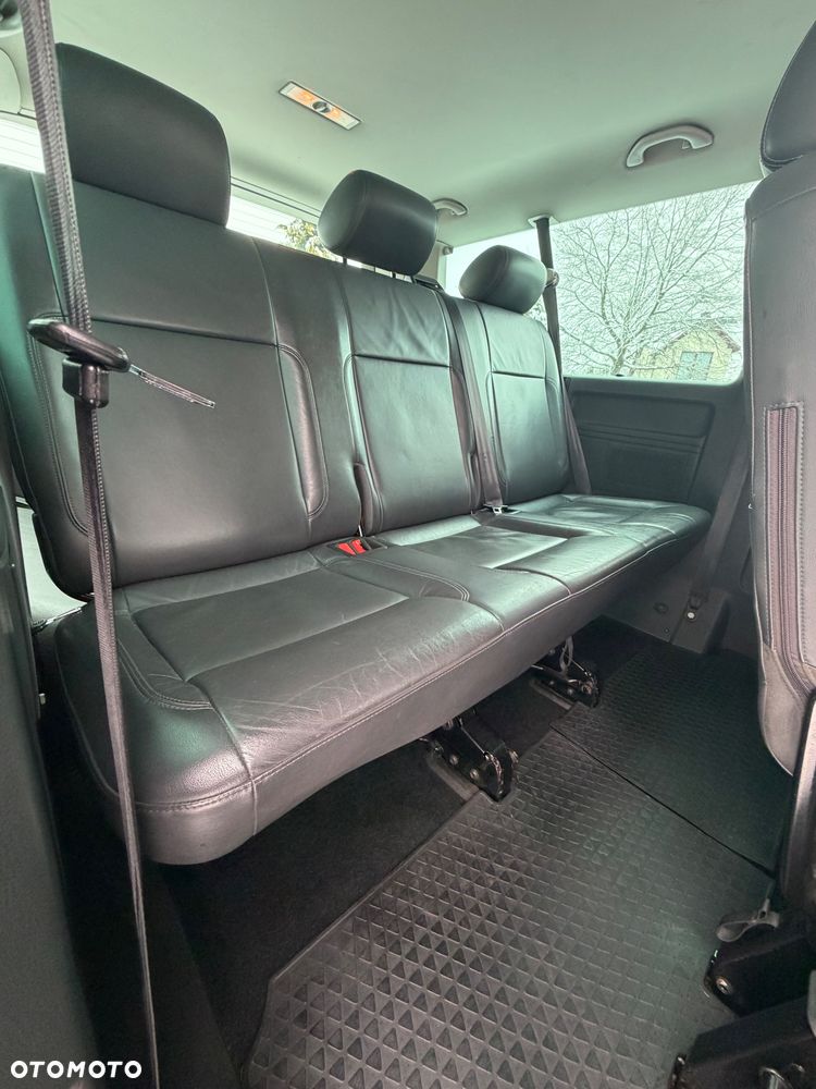 Volkswagen Caravelle - 8