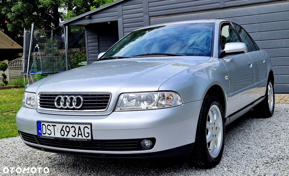 Audi A4 Limousine - 1