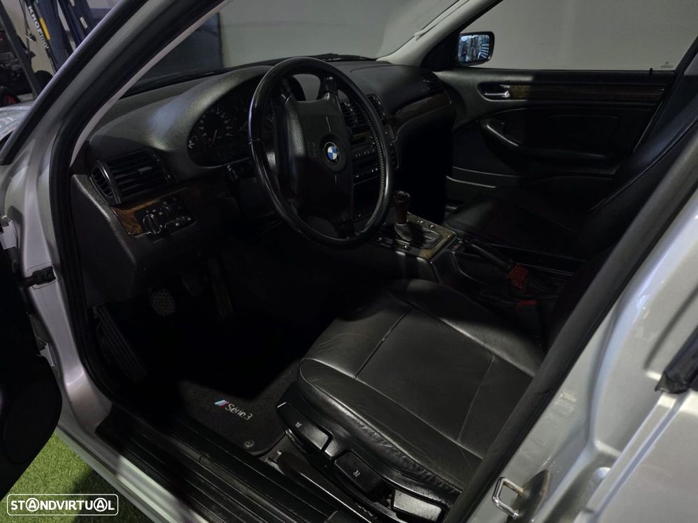 BMW 320 d Touring - 13