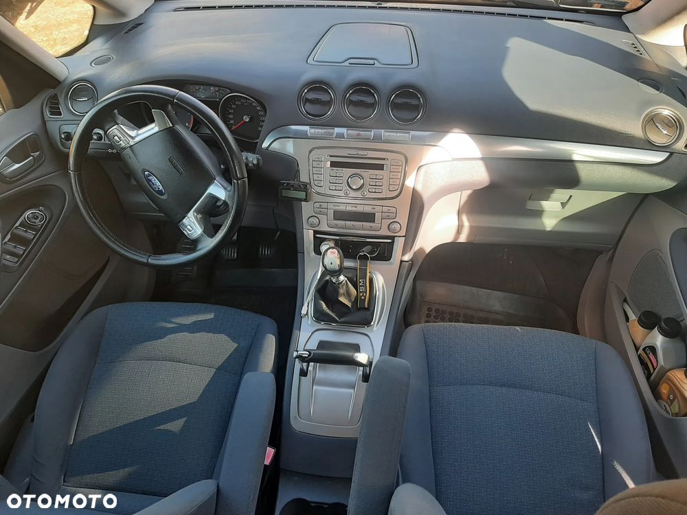 Ford Galaxy - 12