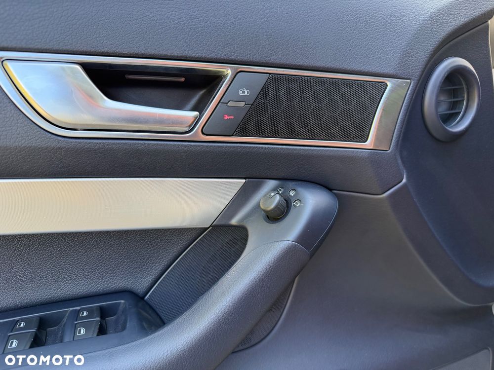 Audi A6 Avant 2.0 TDI Multitronic - 24