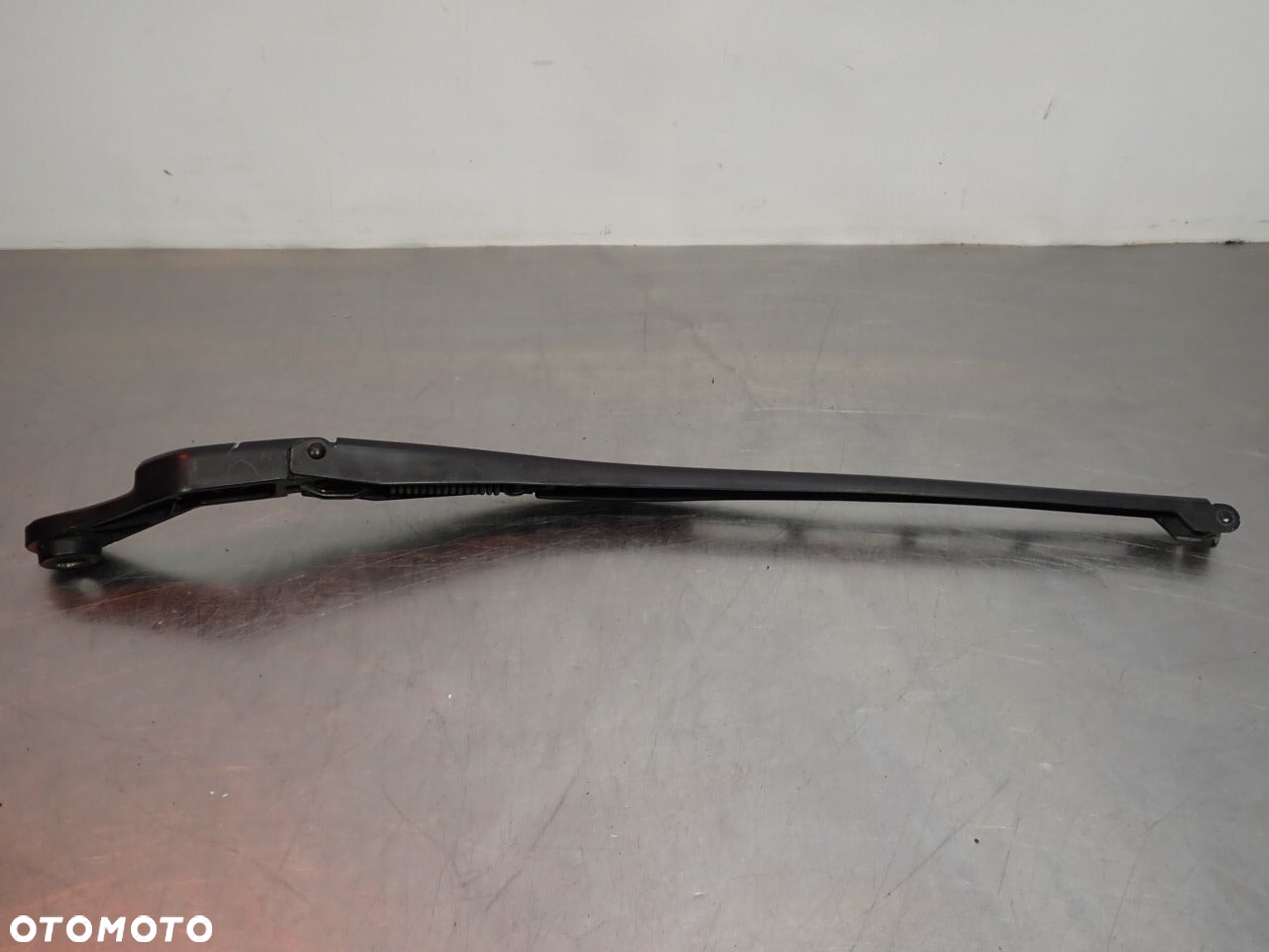 RAMIĘ WYCIERACZKI PRZÓD PRAWE AUDI A4 B6 8E1955408C - 2