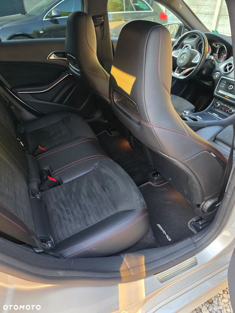 Mercedes-Benz CLA 180 7G-DCT AMG Line - 32