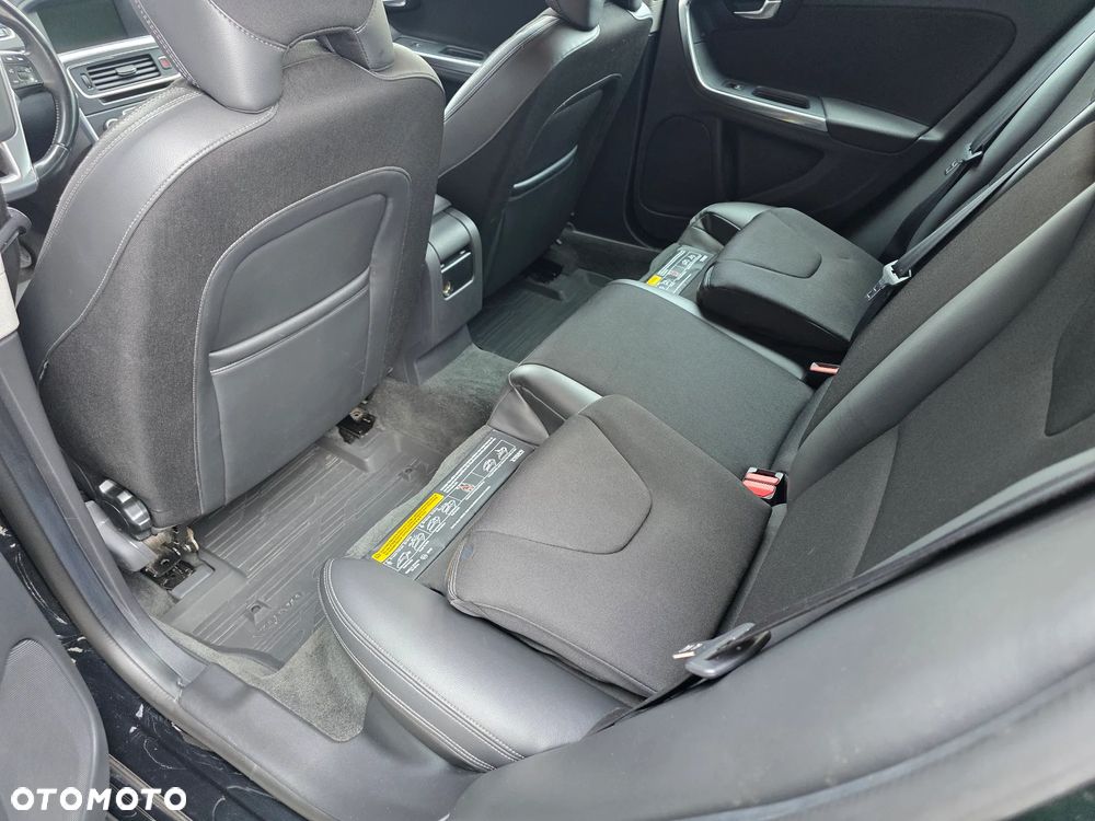 Volvo V60 D3 Momentum - 14
