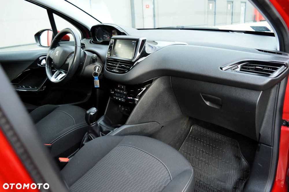 Peugeot 208 1.2 PureTech Allure - 10