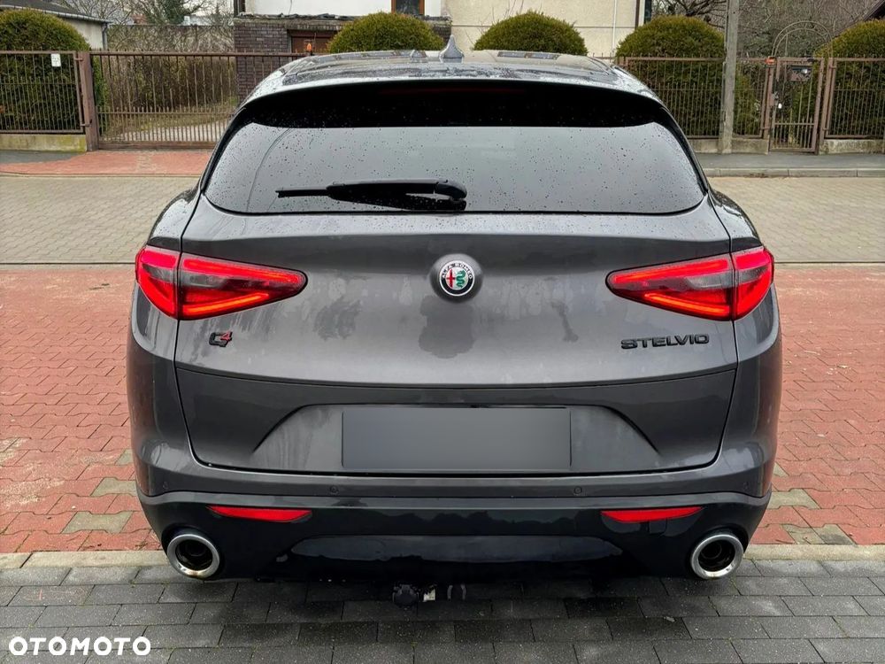 Alfa Romeo Stelvio 2.2 16V AT8-Q4 Super - 4