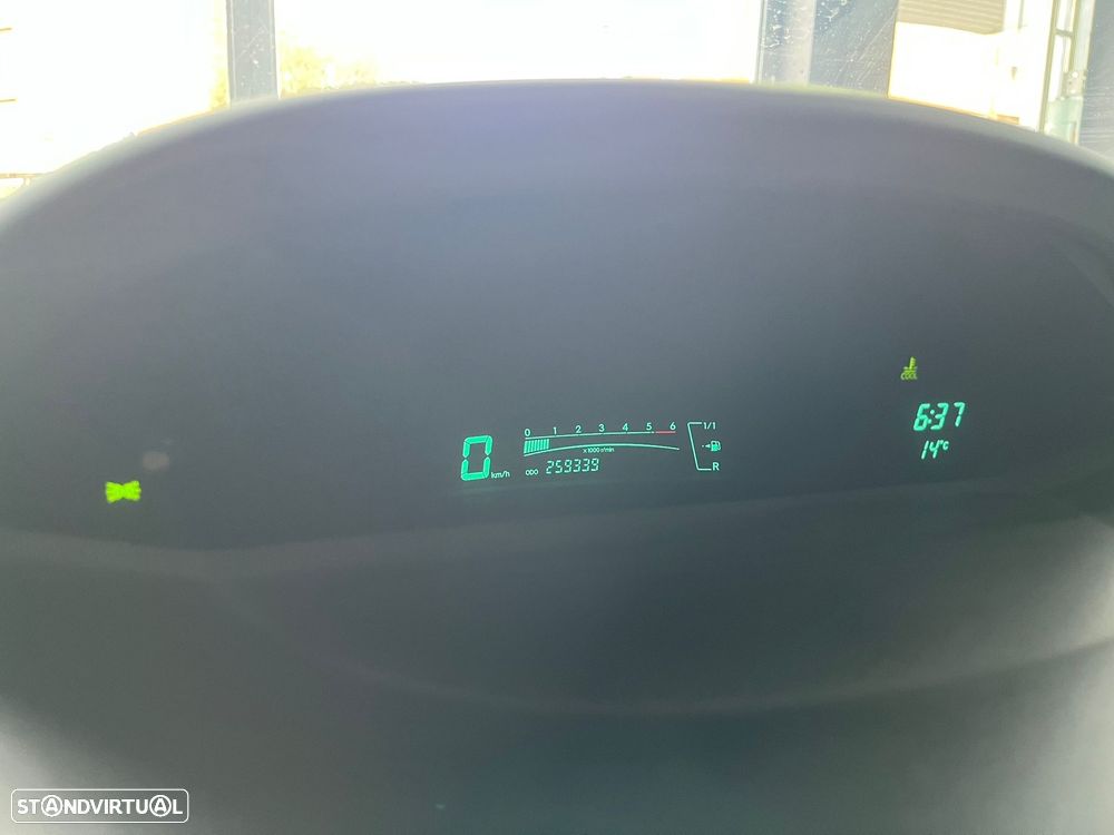 Toyota Yaris 1.4 D-4D AC - 23