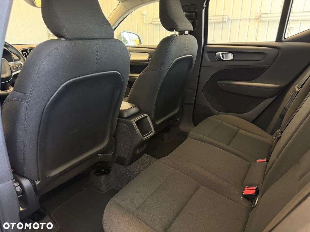 Volvo XC 40 T3 Momentum Pro - 25