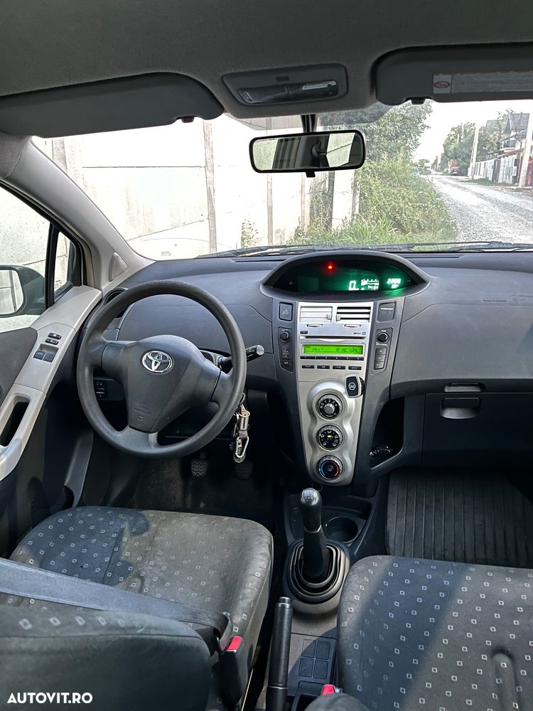 Toyota Yaris 1.0 - 5