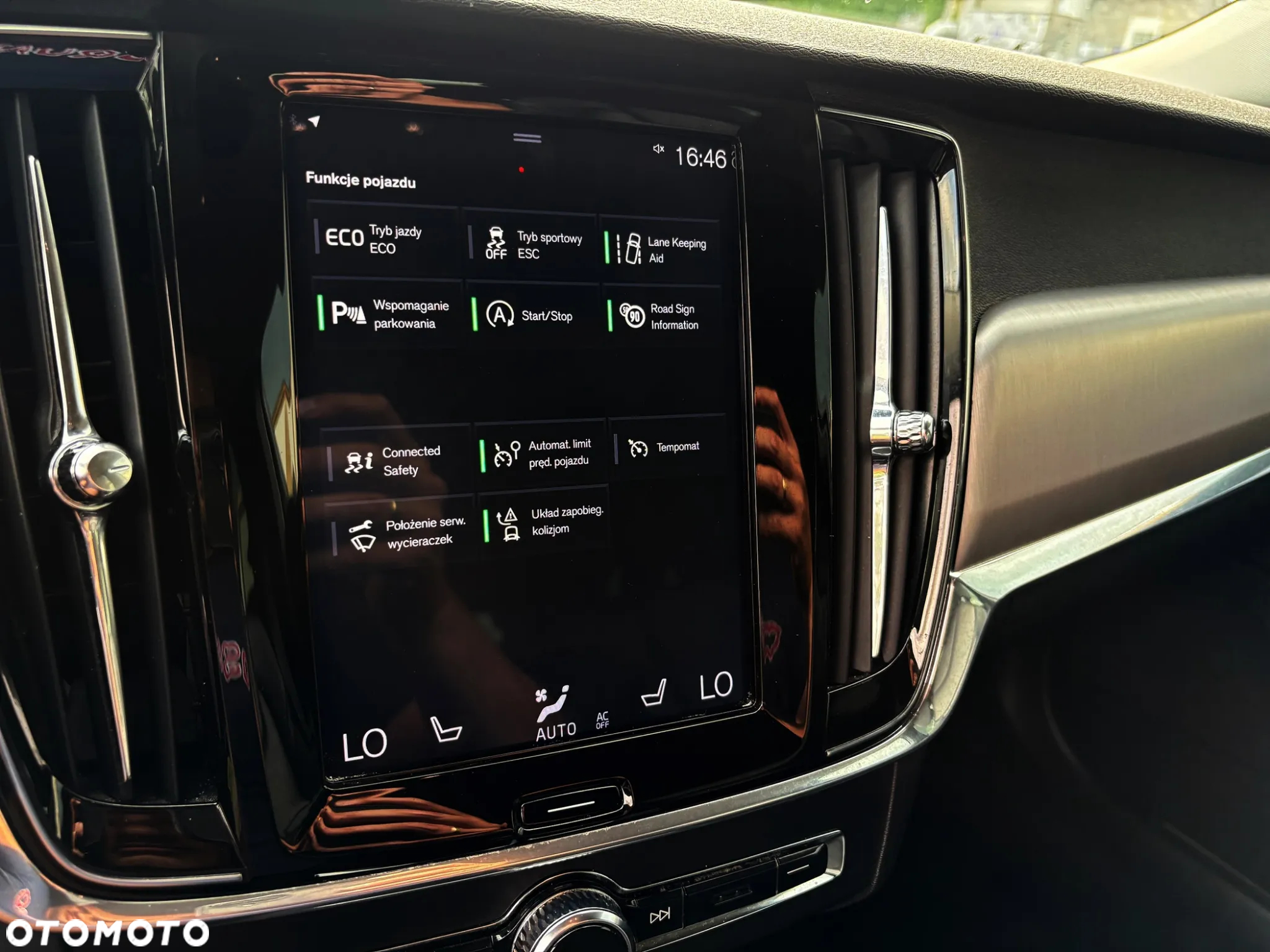 Volvo V90 D3 Momentum Pro - 29