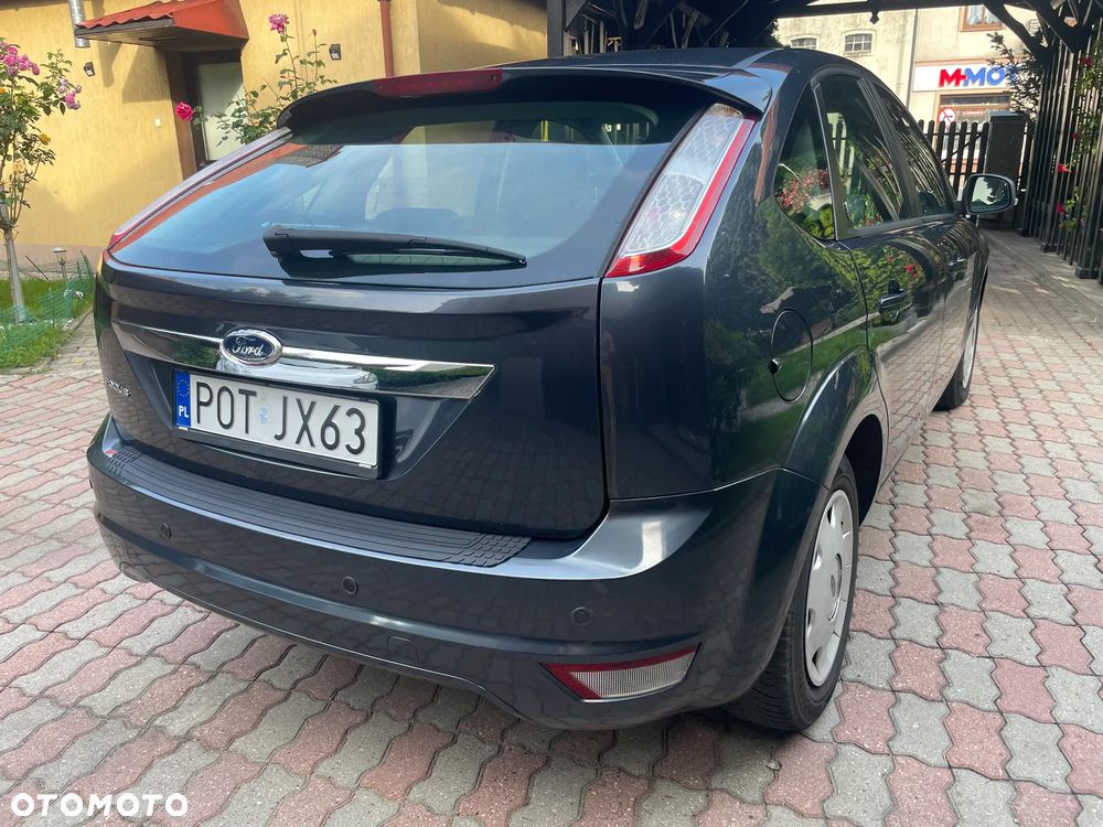 Ford Focus Ghia - 4