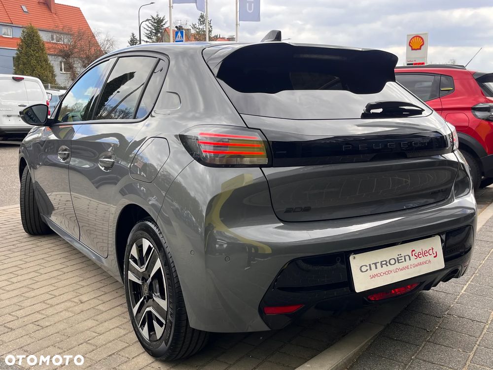 Peugeot 208 - 8