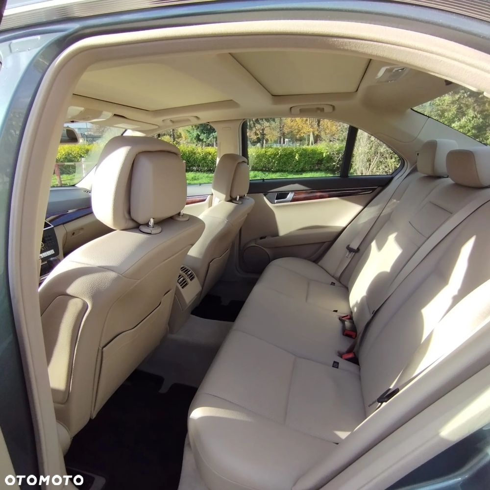 Mercedes-Benz Klasa C 250 CGI BlueEff Elegance - 7