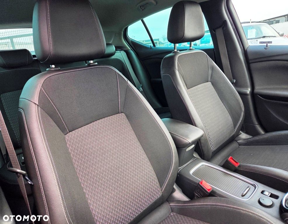 Opel Astra 1.4 Turbo Start/Stop Innovation - 32