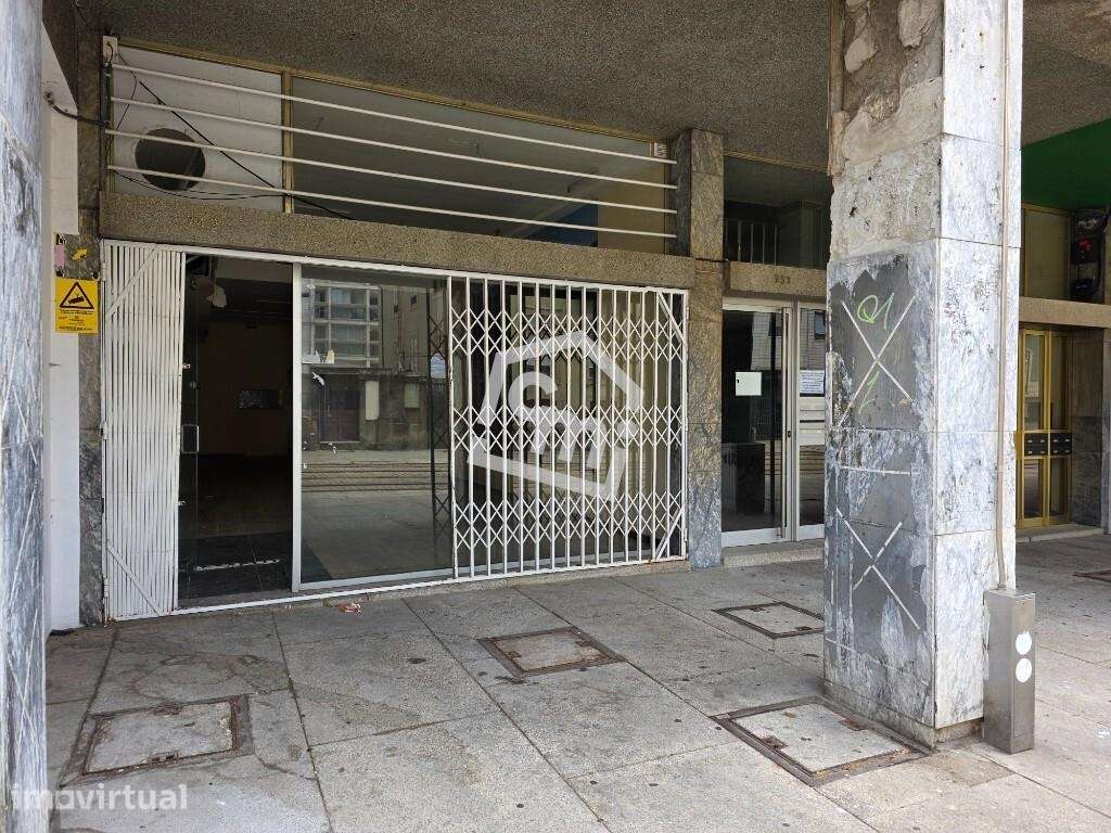 Loja 107 m2 na Rua Brito Capelo | Matosinhos Sul | 1.000€ - Grande imagem: 5/25