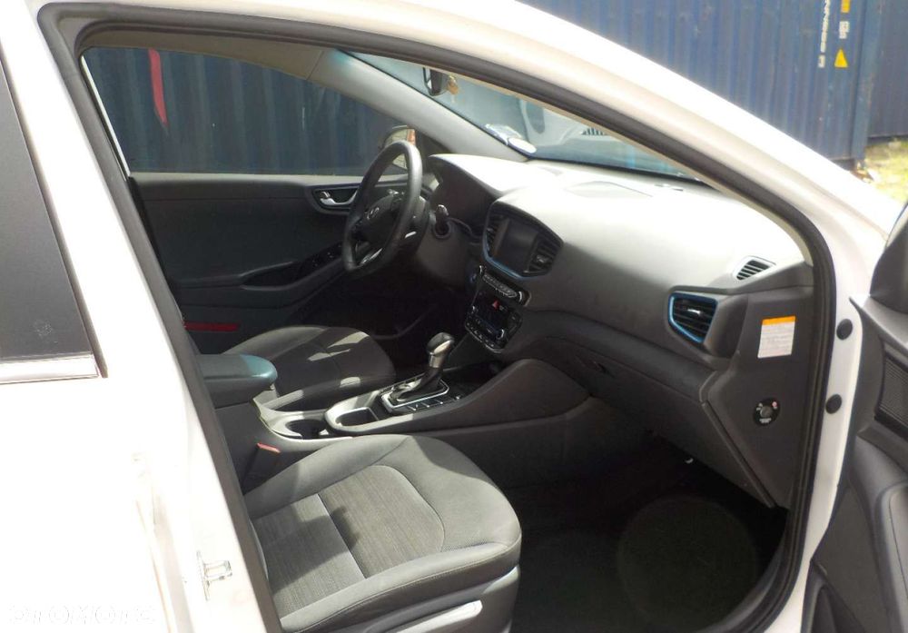 Hyundai IONIQ - 17