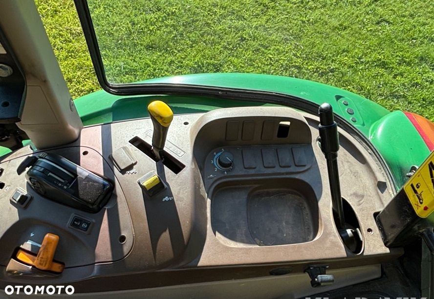 John Deere 5820 , rok 2005 , ideal stan + TUR - 4