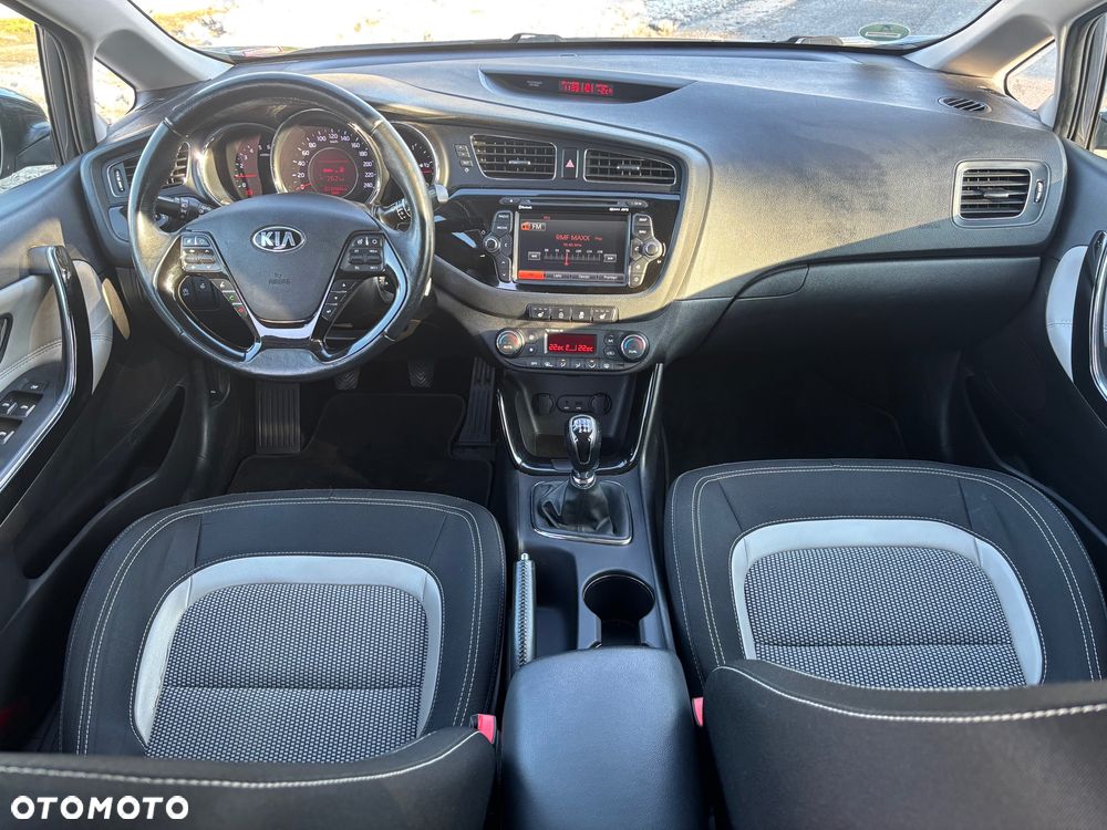 Kia Ceed 1.6 CRDi 128 Dream Team Edition - 12
