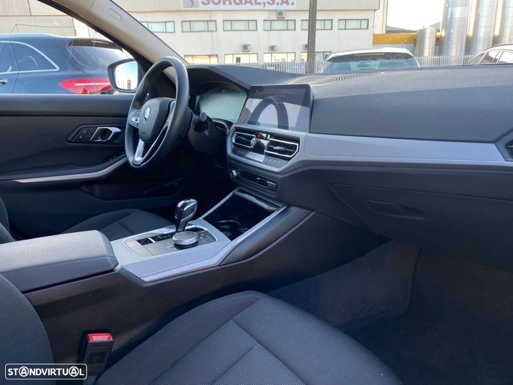BMW 330 - 18