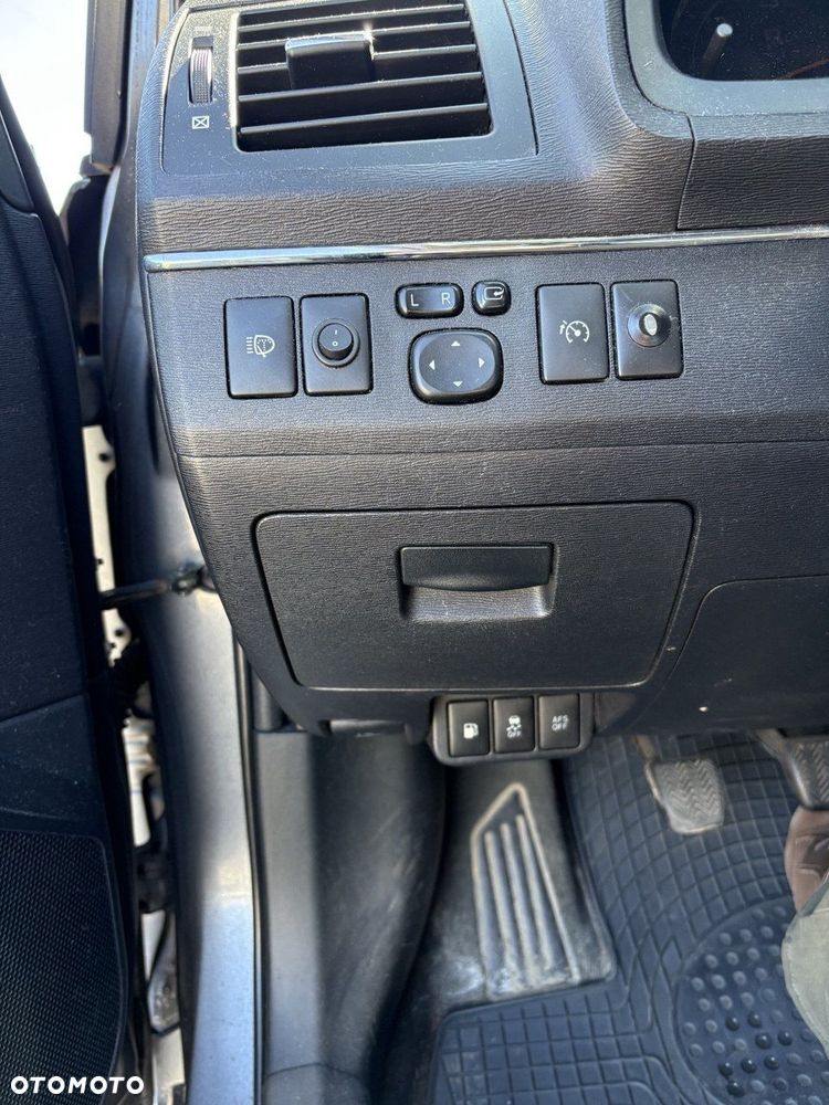Toyota Avensis - 17