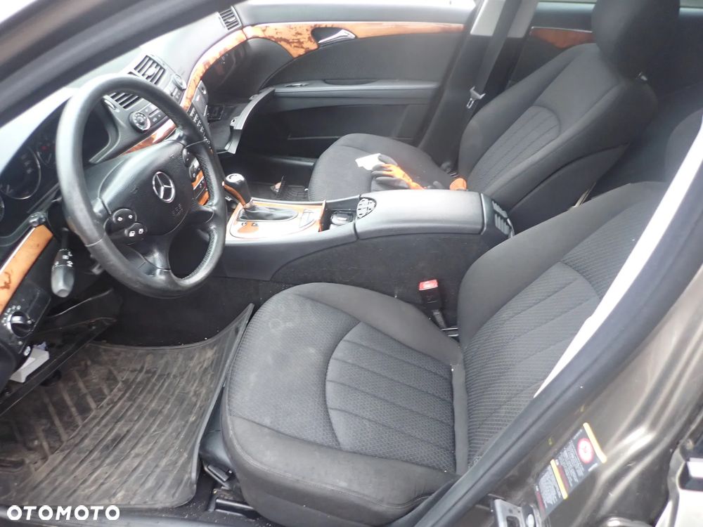 CZĘŚCI - Mercedes E-klasa W211 3,0CDI 190KM 642920 AT 722902 LIFT 2008r. LAKIER C963 INDEX - 8713 - 7