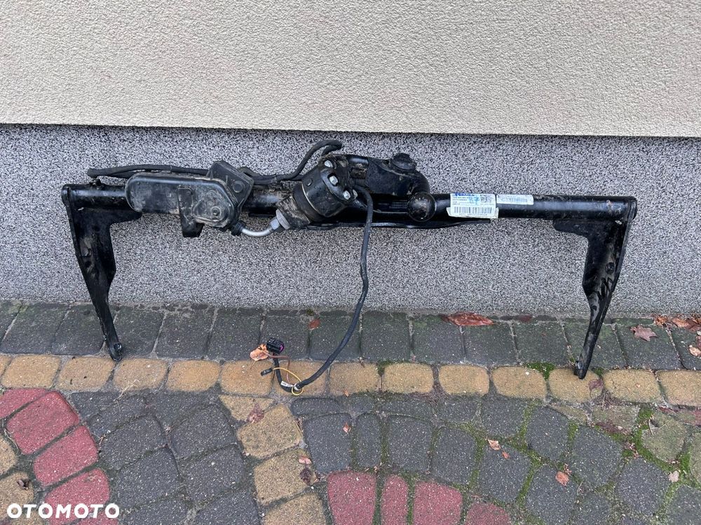 Hak holowniczy Volkswagen Passat B7 3AA803880H - 1