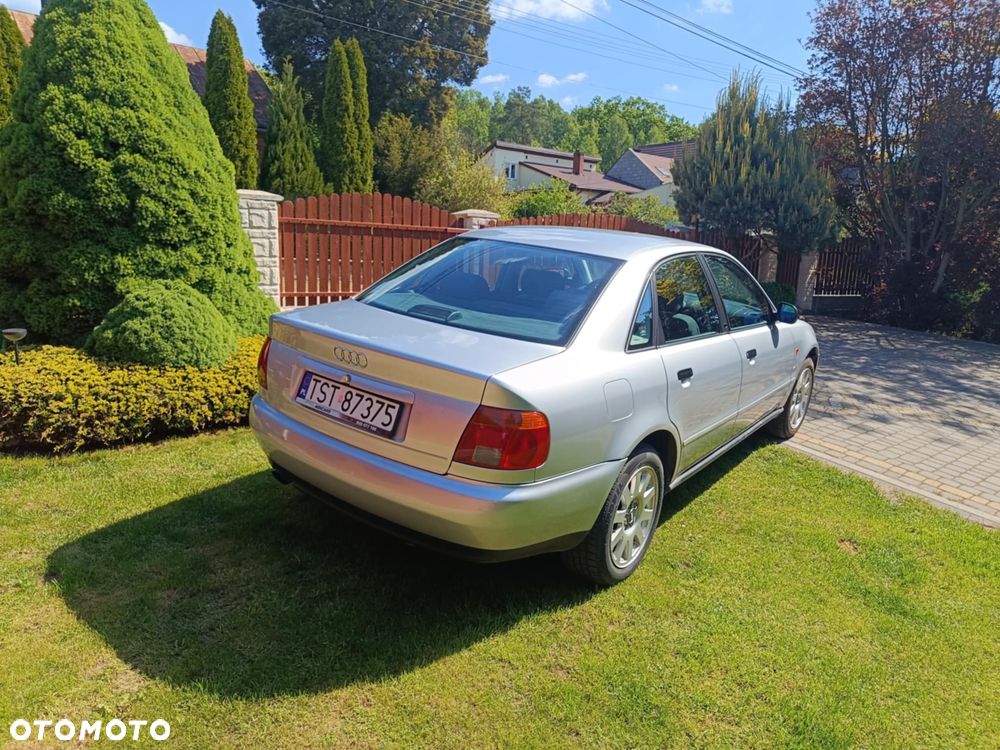 Audi A4 Limousine - 4