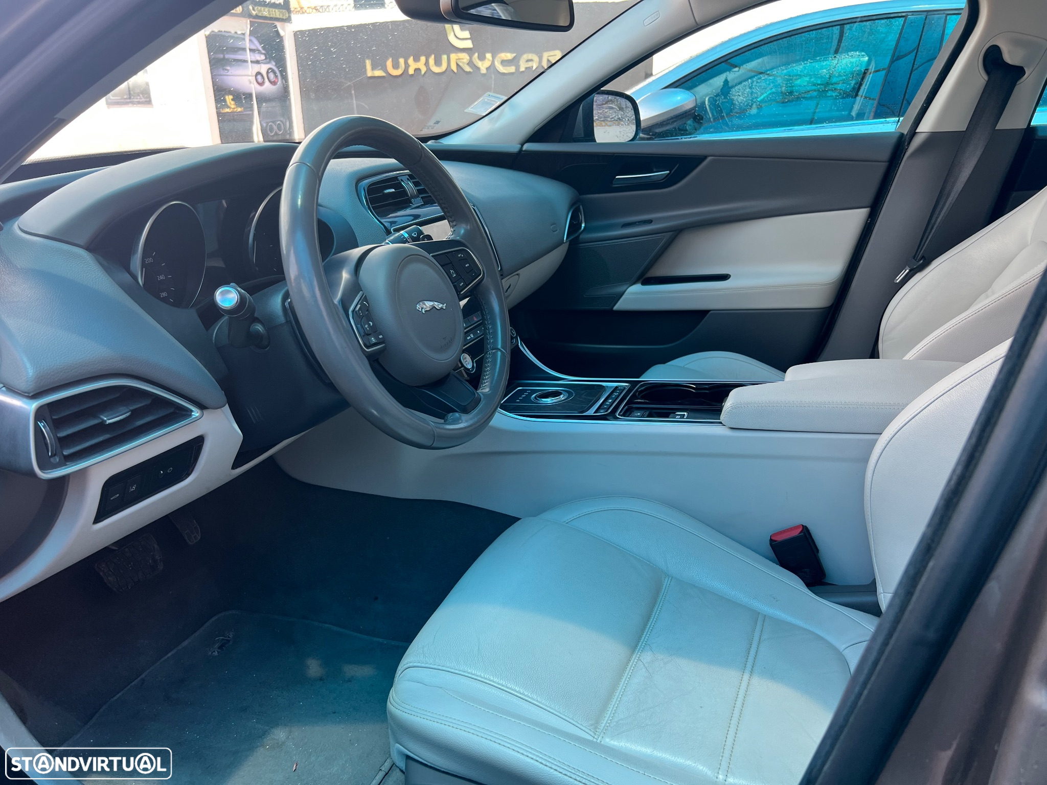 Jaguar XE 2.0 D Prestige Aut. - 13