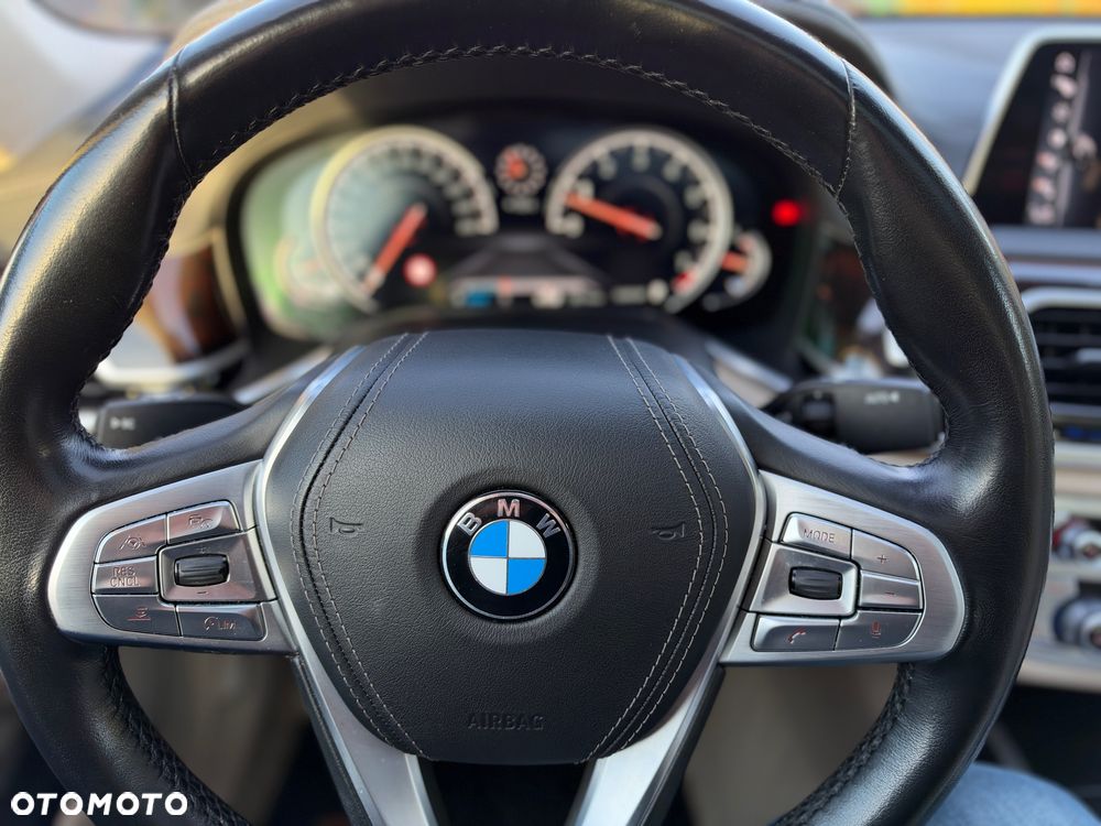 BMW Seria 7 750i xDrive - 35