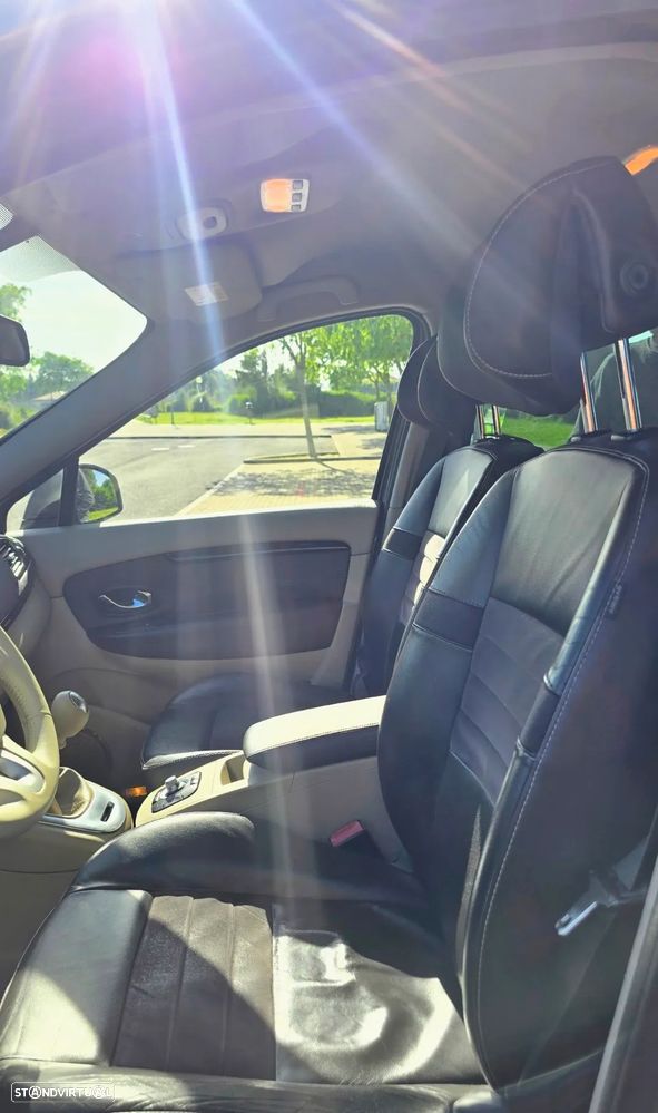 Renault Scénic 1.5 dCi Exclusive SS - 11