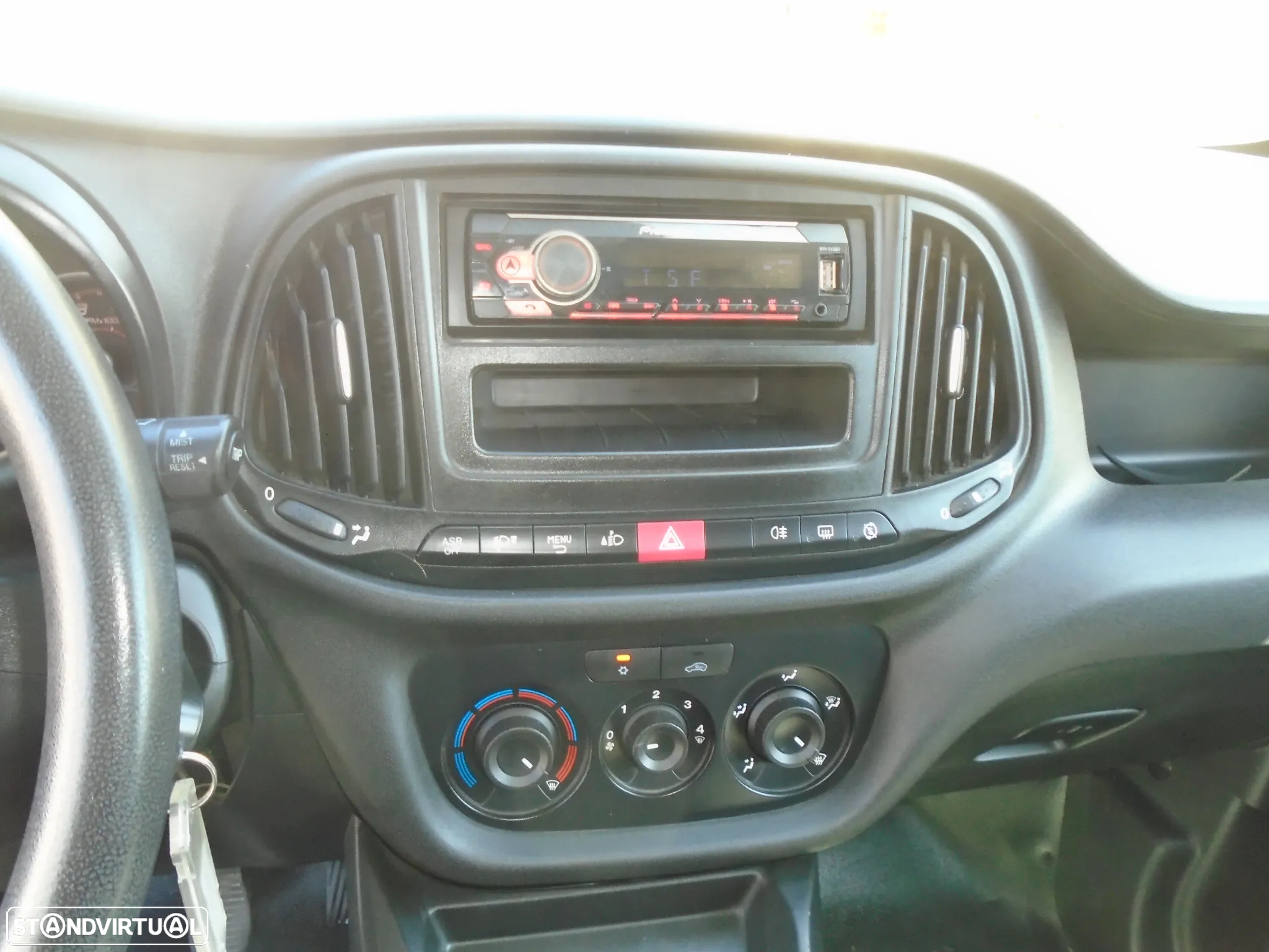 Fiat DOBLO 1.3 M-Jet 3 LUGARES 95 CV IVA DEDUTIVEL-NACIONAL - 26