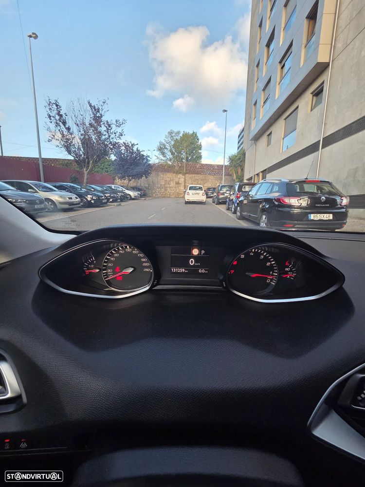 Peugeot 308 1.2 PureTech Allure EAT8 - 6