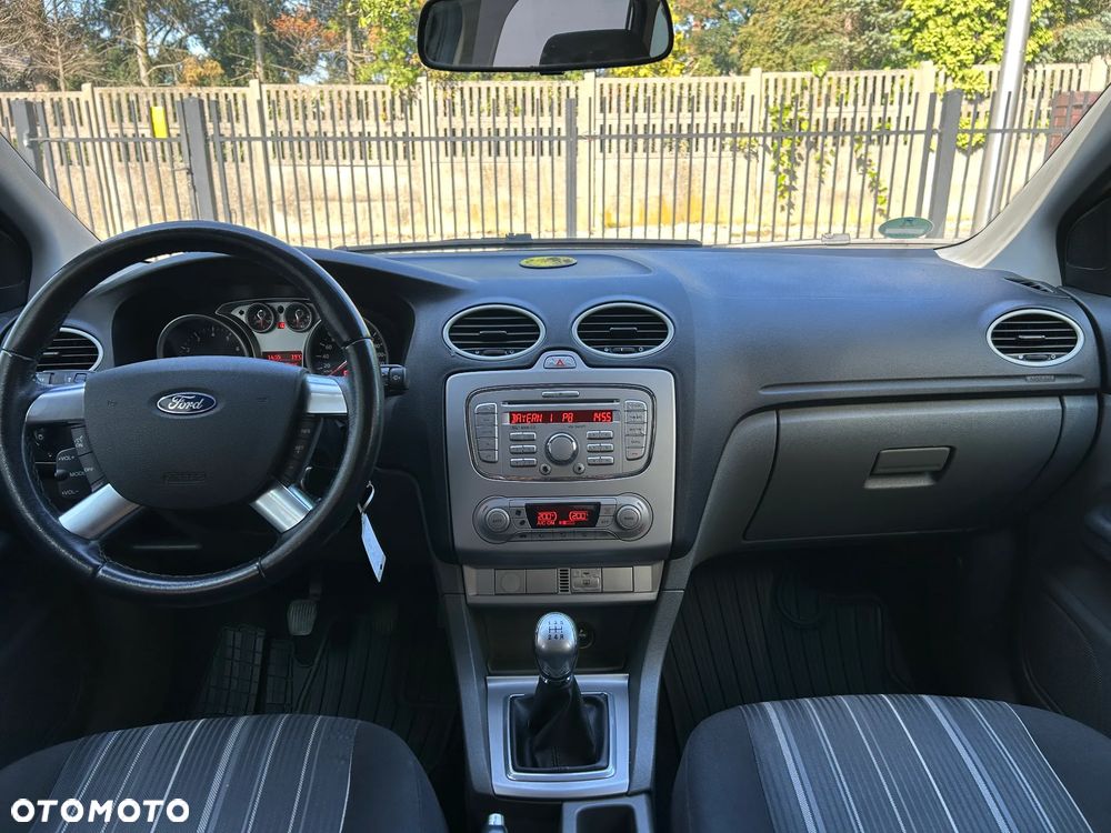 Ford Focus 1.6 Ghia - 6