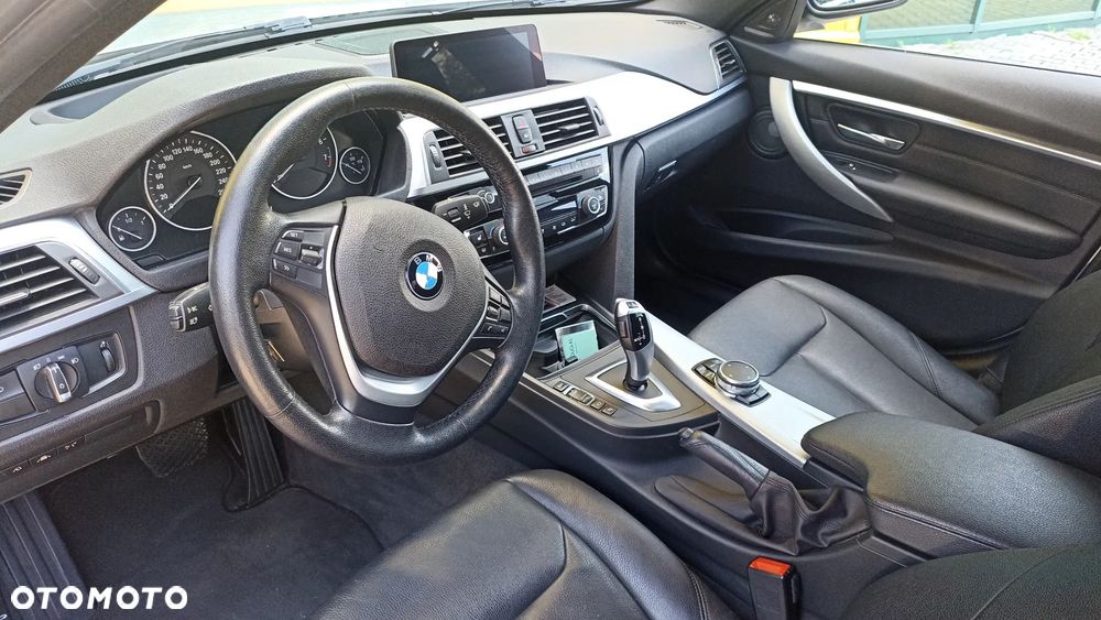 BMW Seria 3 328i xDrive Luxury Line - 11