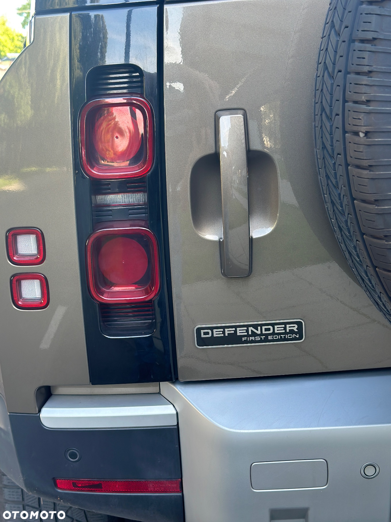 Land Rover Defender 110 3.0 P400 mHEV First Edition - 9
