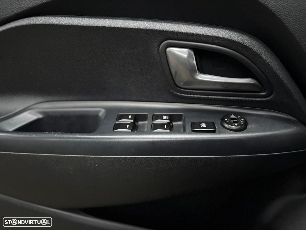 Kia Rio 1.1 CRDi LX ISG - 23