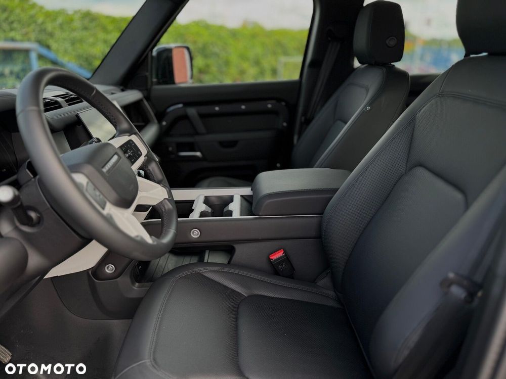 Land Rover Defender - 7